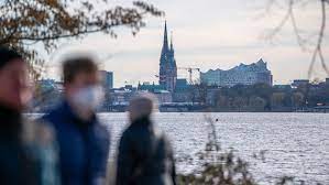 Die einkaufsläden passen ihre öffnungszeiten an die ausgangssperre an. Lockdown Bis Mitte April Hamburgs Corona Regeln Ndr De Nachrichten Hamburg