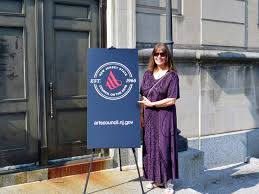 Lyrical Storyteller Valerie Vaughn Wins Heritage Fellowship for Folk Arts -  The SandPaper