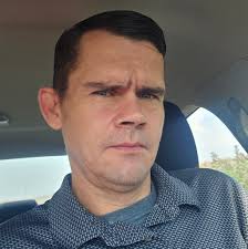 What solo DJs or musicians are available to perform at a small bar?