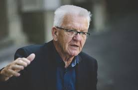 Die zweifel des landesrechnungshofes an den neuen schulden von 1,2 milliarden euro im nachtragsetat sind laut. Winfried Kretschmann Will Die Auto Kaufpramie Wer Bessere Vorschlage Hat Soll Kommen Wirtschaft Stuttgarter Zeitung