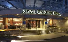 Enjoy scrumptious, complimentary pizza and pasta all day! Royal Garden Hotel 5 London Bis Zu 70 Voyage Prive