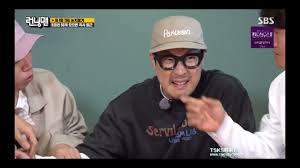 《running man》是熱門的南韓綜藝節目，在 2010 年 7 月 11 日首次播出。 節目最初的內容是由主持人和特別來賓們在韓國著名地點進行任務及競賽。 其他固定班底包括哈哈、池錫辰、金鐘國、李光洙、和第七集開始加入的宋智孝。 Rm ç†¬å¤œå‰ªäº†runningmanæˆå'˜ä»¬è°ƒä¾ƒå…‰æ´™ä¸‹è½¦çš„ç‰¹è¾' å½±éŸ³ Running Man æ¯æ—¥å¨›æ¨‚å¤§å°äº‹