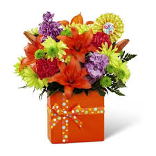 Wählen sie ihre nächste destination ! Ftd Set To Celebrate Birthday Flowers Ital Florist