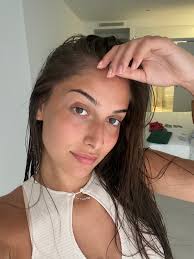 Hi everyone ! I'm Martina, i'm 19 and i'm from Italy🇮🇹 I'm currently  talking my GAP year, but it's almost finished and in October i'll start  university here in Italy. I was