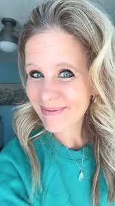 The book that made me fall in love with Christmas romance 🚗🎄🎅🏼 A  Cross-Country Christmas is a sweet little holiday romance that takes place 