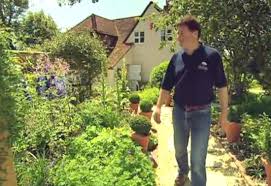 Alan Titchmarsh S How To Be A Gardener S02e03 Cottage Garden Cottage Garden Alan Titchmarsh English Cottage Style