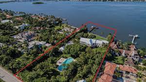 Joel glazer apologised unreservedly on behalf of the club for their involvement in the esl but must has said it has no trust in the owners. Owned By Tampa Bay Buccaneer S Co Owner Circa 1936 Two Acres In Palm Beach 44 900 000 The Old House Life