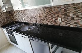 Gerek tezgah, gerek asansör kapmaları gerekse dış cephe uygulamalarında en çok kullanılan yapı malzemelerinden olan granitin fiyatları, ortalama 270 tl'den başlamaktadır. Granit Mutfak Tezgahi Fiyati Ucuz Mutfak Tezgahi