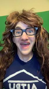 Linda Benda's Instagram, Twitter & Facebook