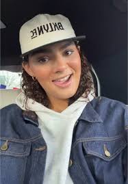 lolo (@laurenmariebetts)