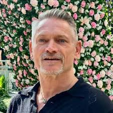 Howell Jones (@howelltjones)