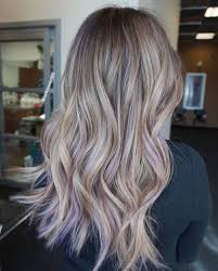 The ash colored highlights grounds the look and lends it a little more substance through contrast and definitely allows it to become even more of an eye catcher. Pin De Brie Davids Em Hair Cabelo Loiro E Roxo Cabelo Cabelo Bonito