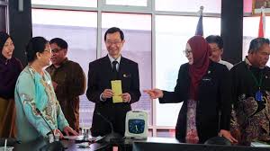 Turut bersama dalam lawatan tersebut adalah pengarah kesihatan negeri sarawak, dr. Majlis Serah Jabatan Kesihatan Negeri Sarawak Rasmi Facebook