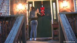 Sexiest Pee Desperation: Jasmine stuck zipper - ThisVid.com