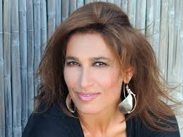 Grazia di michele, cantautrice romana classe 1955, è ricordata da tutti come una delle insegnanti di canto più amate della scuola di amici di maria de filippi. Biografia Di Grazia Di Michele