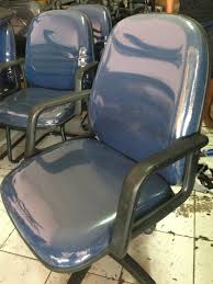 Promoooo kursi kantor model jaring dari merk vinoti, kondisi refurbish berkualitas, sudah ganti bahan jok dengan kain yang berkualitas, busa tebal dan empuk, sandaran model jaring dengan lekukan yang pas sehingga terasa lebih nyaman saat duduk, rangka sandaran dari material stainless steel dijamin lebih kokoh dan kuat, pengaturan tinggi rendah dengan sistem hidrolik. 45 Kursi Kantor Merk Vinoti Hd Terbaru Gambar Kursi