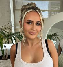 Bronte Fry (@b_____beauty) • Instagram photos and videos