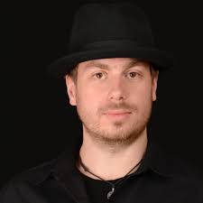 Robert Rossmann's Instagram, Twitter & Facebook