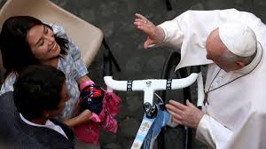 The 2020 tour colombia was a road. Egan Bernal Besucht Papst Franziskus Und Schenkt Ihm Ein Bemaltes Fahrrad Und Ineos Trikot Eurosport