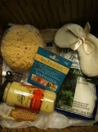 Gift card gift basket ideas for men. 20 Gift Basket Ideas For Every Occasion Thoughtful Cheap And Awesome The Busy Budgeter