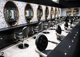 Rénové en entier, ce salon contemporain situé le mur en pierre apparente est de plus en plus préféré dans l'aménagement. Pierre Haddad Launches Luxe Sydney Salon Styleicons