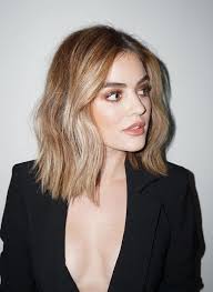 Lucy Hale Short Blonde Hair With Soft Messy Waves Blonde Haircolor Lucyhale Hairstyle Short Blonde Hair Medium Length Hair Styles Blonde Hair Color