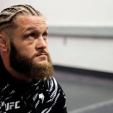 Co-main event up next!