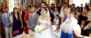 Το 2000 πήγε στην αεκ, με τη φανέλα της οποίας πήρε το πρωτάθλημα το 2002. Lampros Gamos Ston Platamwna Gia Thn Katerina Tziwra Kai Ton Sabba Siatrabanh Tameteora Gr