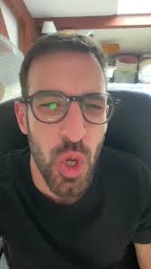 Mais enfin !, Je ne suis PAS un coach en DEVELOPPEMENT PERSONNEL., (Car je  crois que, globalement, c'est une méthode trop individualiste qui ne  s'attaque pas à la source du problème.), Mais peut-être ...