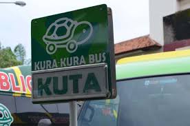 The former is their eighth japanese single and was their first one in 2021. Kura Kura Bus Auf Bali Koffergepackt