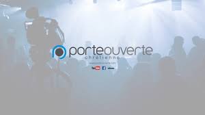 }} {{fr|1=grande salle de culte. Live Porte Ouverte Eglise Protestante Baptiste