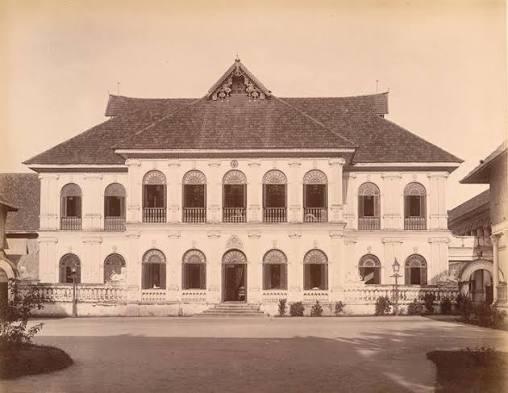 Rare - H.H. the Maharaja's Palace, Trivandrum - 1895 Photograph taken about 1900 by the Government photographer, Zacharias D'Cruz of the Kaudiar Palace, Trivandrum of the Travancore Royal family. It is one