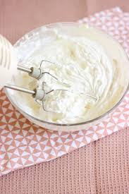 Glace A La Mangue Sans Sorbetiere Elle Mijote Quelque Chose Recette Recette Glace Recettes De Creme Glacee Glace
