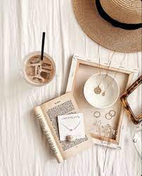 Attract Followers Get Free Stuff And Make Money Blogging With These Blog Tactics With Jilliangrace Flat Lay Photography Photography Flat Lay Flatlay Styling
