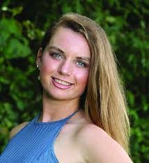 Elizabeth Caracciolo's Instagram, Facebook & TikTok