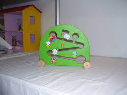 Oyuncaklarımız tamamen çocuklar için üretilmiş zehirsiz boyalarla boyanmış, vernik yerine ince bir ağaç reçinesi ile cilalanmıştır. Ahsap Tahta Oyuncak Nasil Yapilir Ustaa Net