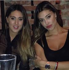 Me fui ( belen rodriguez and cecilia rodriguez). Belen E Cecilia Rodriguez Ad Una Cena Di Famiglia Foto