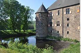Auf der hälfte der strecke muß man leider die vielbefahrene kosterbrücke überwinden um auf die andere ruhrseite zu kommen. Wasserburg Haus Kemnade