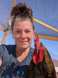 Best friends Roos the chicken en Bella the St Bernard 😄❤️