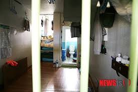 해당 영상을 보면 여러 사람들이 둘러앉아 돗자리를 깔고 삼겹살을 구워 먹는 장면이 나온다. ì´ìž¬ìš© ì§' ìˆ˜ì¤€ Jpg í´ë¦¬ì•™