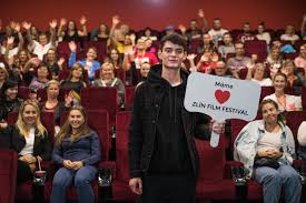 Jemu se snaží širokým záběrem konkurovat febiofest. Zlin Film Festival International Festival For Children And Youth Film Moon