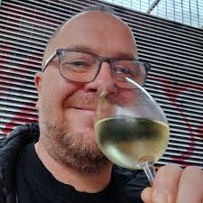 Xavier Valero Paris (@petirrojo40) • Instagram photos and videos