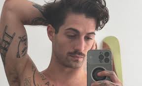 Damiano David nudo: 5 nuove foto senza mutande - BitchyX