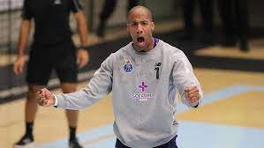 No mundial que se realiza no egito nos três jogos realizados, conseguiu igual número de vitórias. Alfredo Quintana Luta Pela Defesa Da Sua Vida Andebol Jornal Record