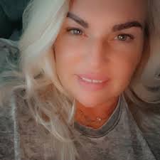 Can anyone recommend a dog groomer in Bedworth please 🙏🏼