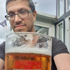 🔴 Bonfire topped with effigy of migrants set alight in Northern Ireland  Read more ⬇️