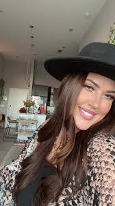 Katie Raper's Instagram, Twitter & Facebook