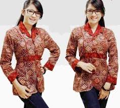 Model baju atasan wanita bermotif batik masih menjadi salah satu favorit. Model Atasan Batik Paling Rekomended Gaya Busana Kekinian