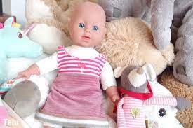 Auf unserem blog findest du deshalb eine reihe nähanleitungen und schnittmuster für die puppe. Puppenkleider Nahen Fur Anfanger Einfach Schnell Talu De