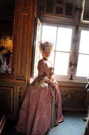 En dessous vous avez : Costumes D Epoque Agnes Szabelewski